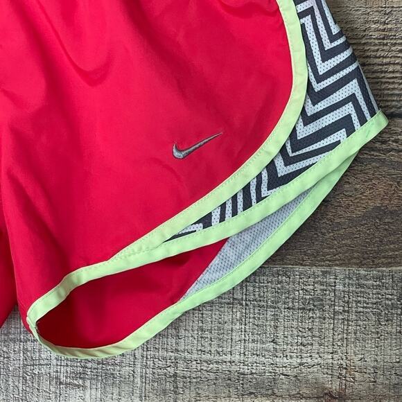 Nike Dri-Fit Running Shorts Neon Pink White Black Chevron Sides Size XS - Picture 3 of 9